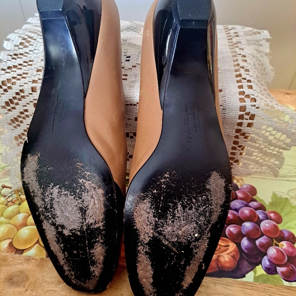 Salvatore Ferragamo Gancini Low Heel Taupe/Black Low Heel Pumps 9B - Picture 11 of 11